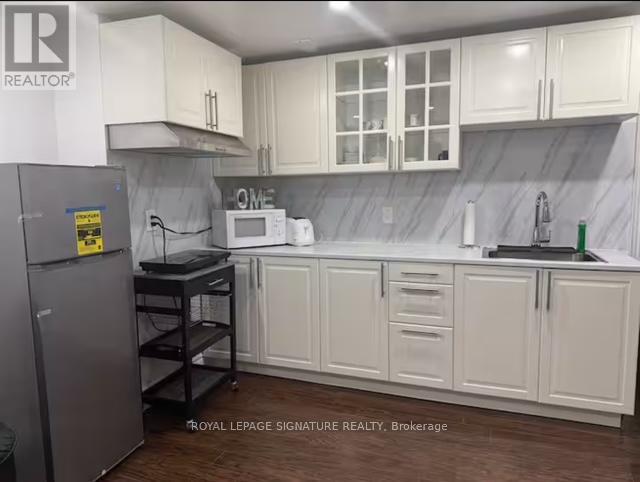 Bsmt 1 - 10 Sanford Crescent, Brampton, Ontario  L6X 2C3 - Photo 9 - W12449867