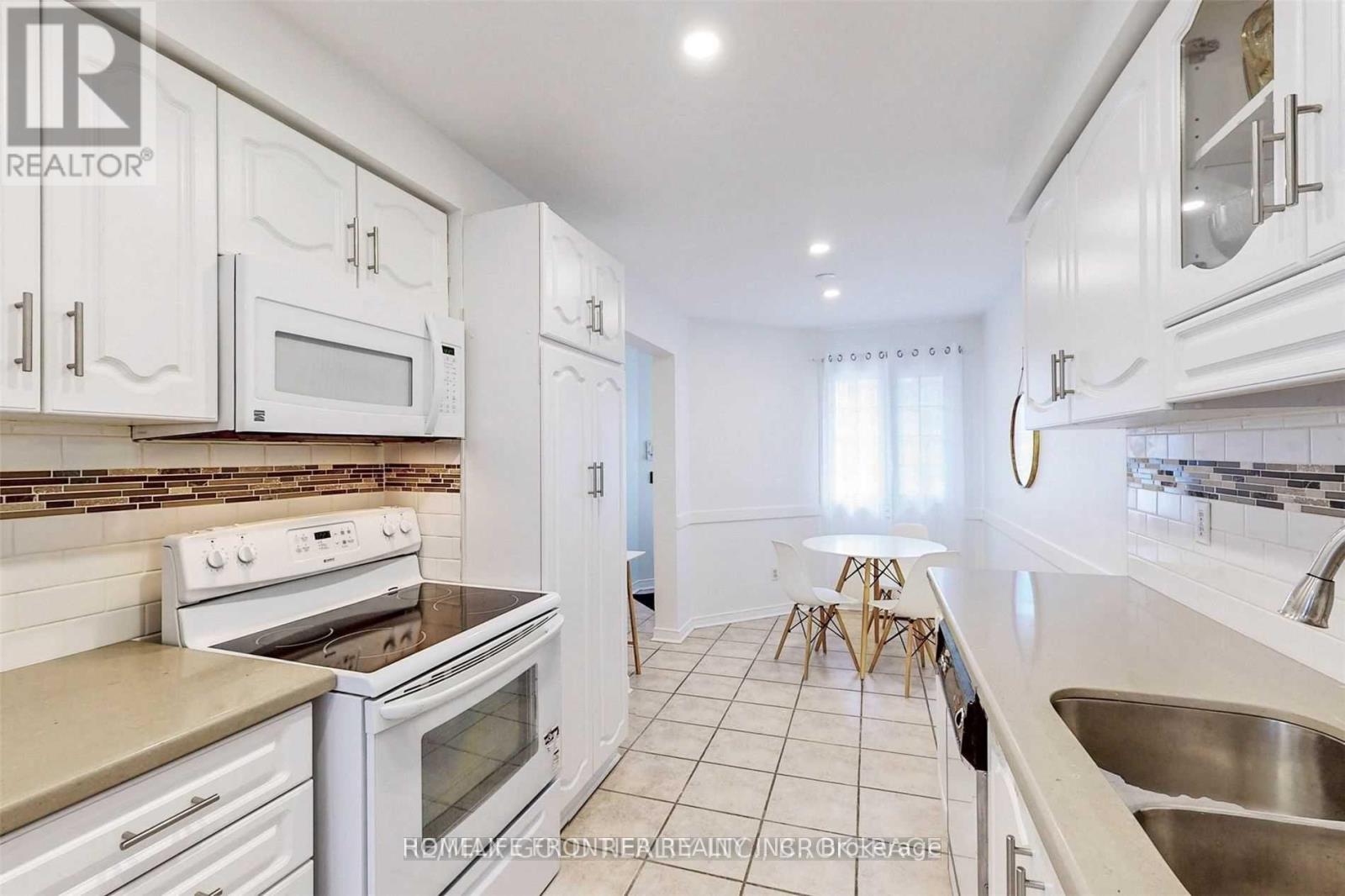 18 - 9 Lancewood Crescent, Brampton, Ontario  L6S 5Y6 - Photo 4 - W12449903