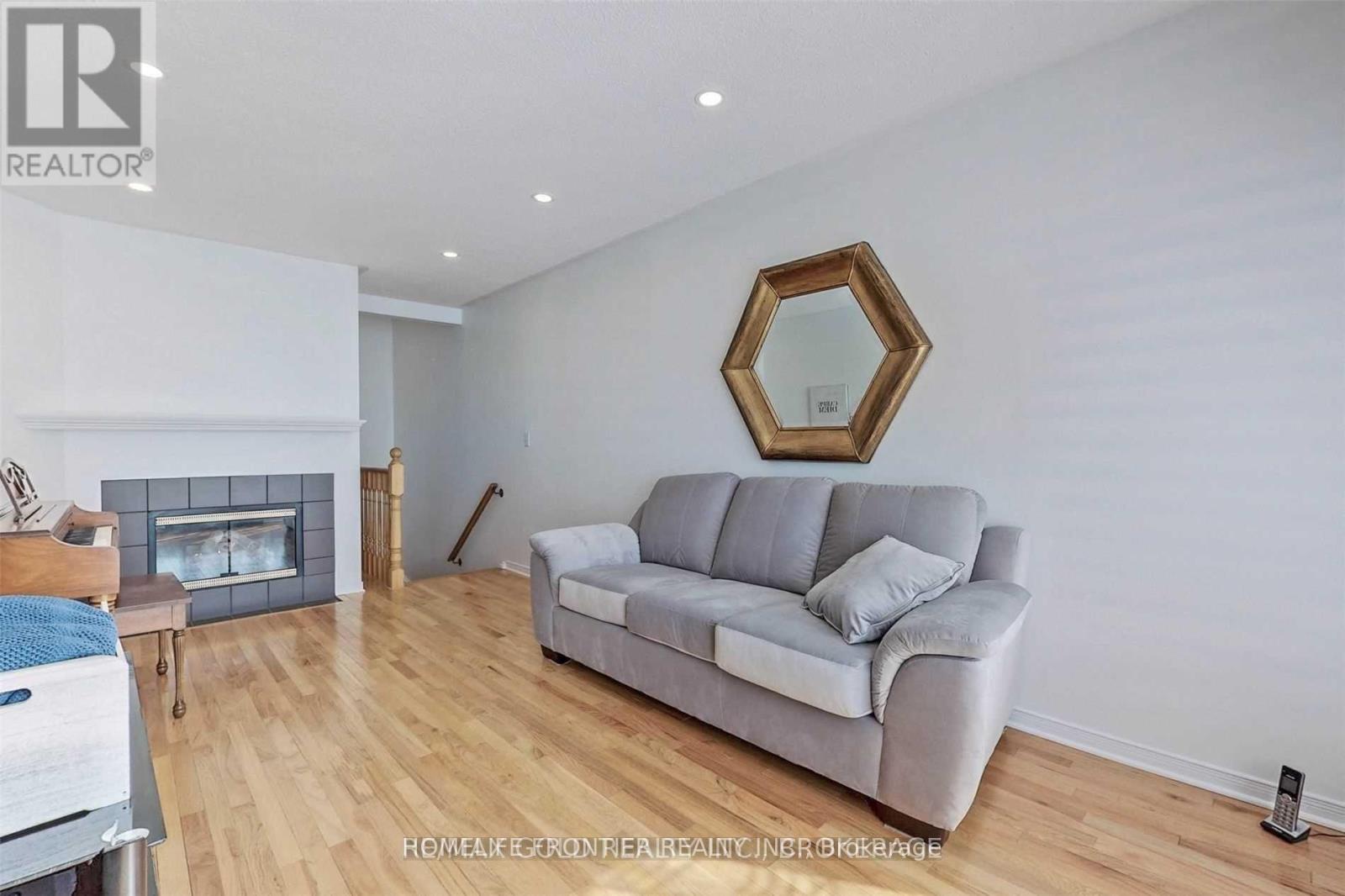 18 - 9 Lancewood Crescent, Brampton, Ontario  L6S 5Y6 - Photo 6 - W12449903