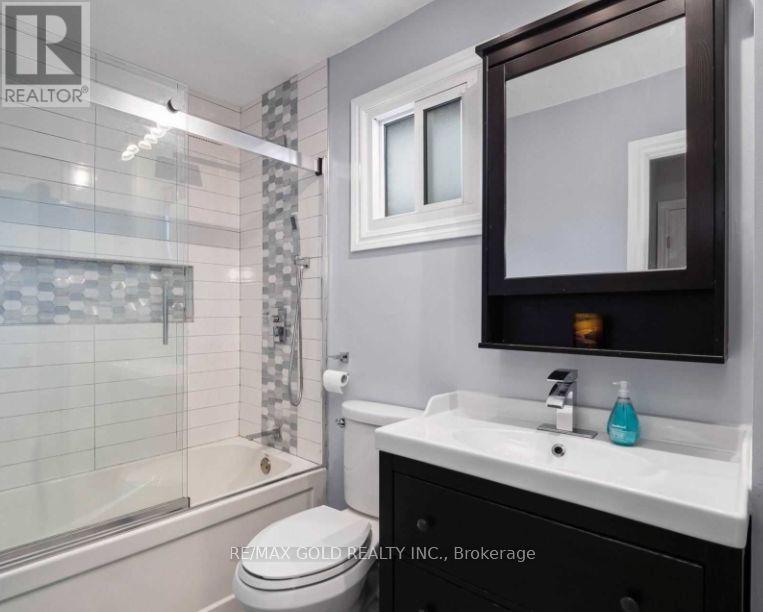 16 Wildercroft Avenue, Brampton, Ontario  L6V 4E6 - Photo 10 - W12449906