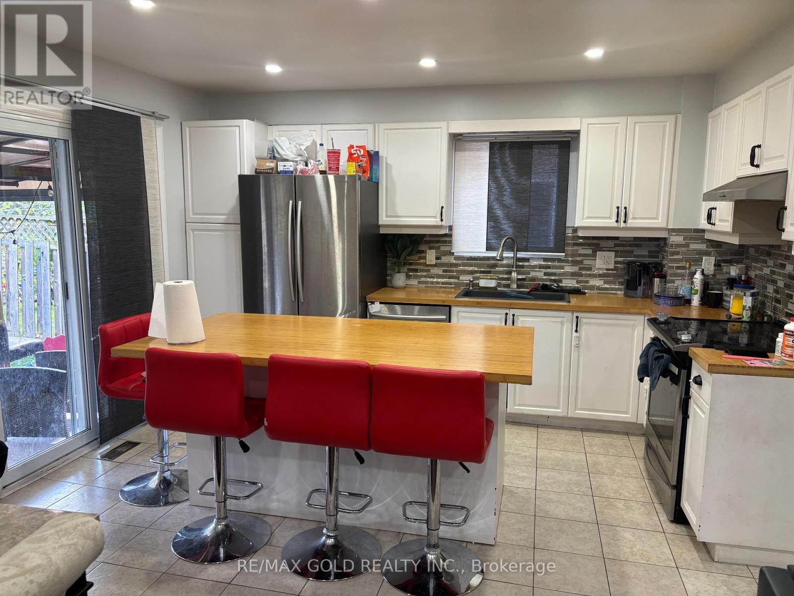 16 Wildercroft Avenue, Brampton, Ontario  L6V 4E6 - Photo 3 - W12449906