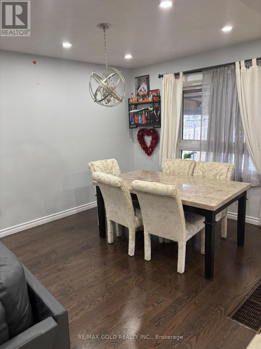 16 Wildercroft Avenue, Brampton, Ontario  L6V 4E6 - Photo 5 - W12449906