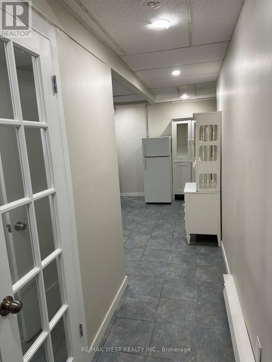 10 - 425 Jane Street, Toronto, Ontario  M6S 3Z7 - Photo 5 - W12449956
