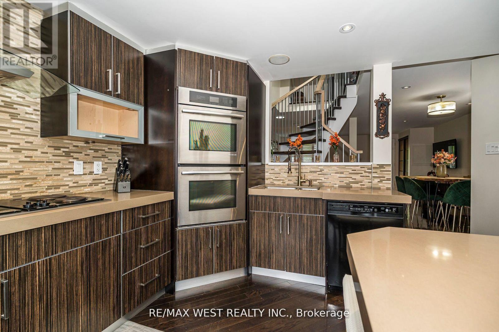 111 Hay Avenue, Toronto, Ontario  M8Z 1G3 - Photo 19 - W12450005