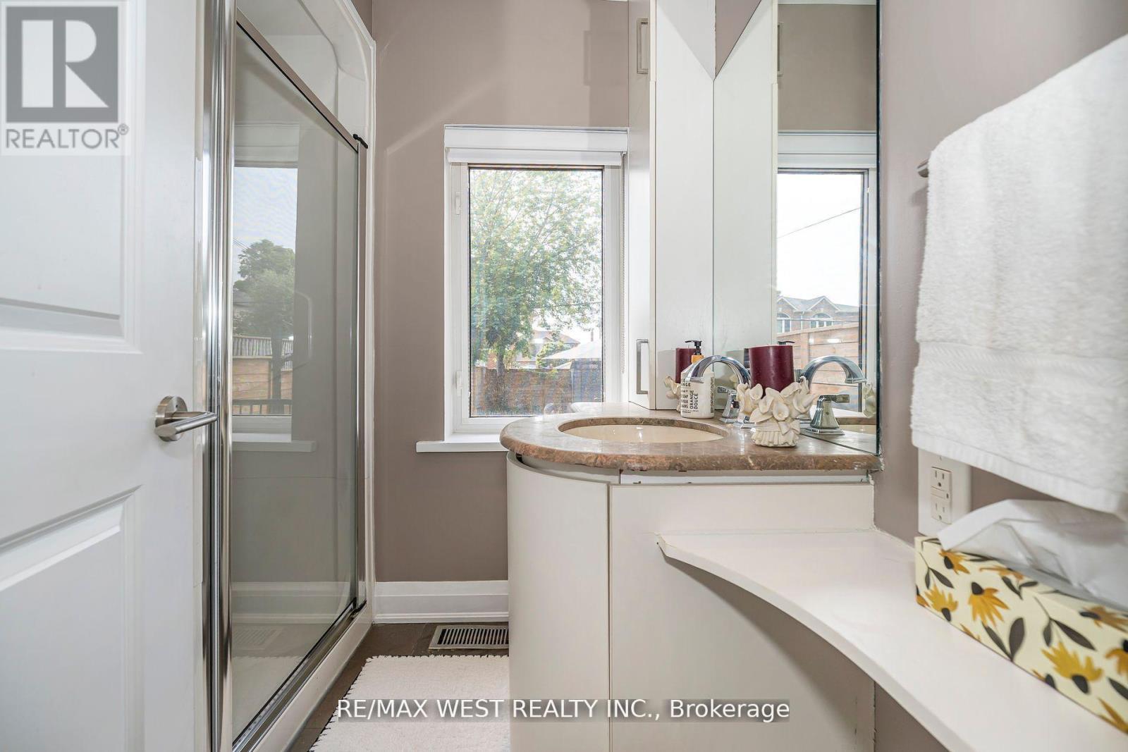 111 Hay Avenue, Toronto, Ontario  M8Z 1G3 - Photo 22 - W12450005