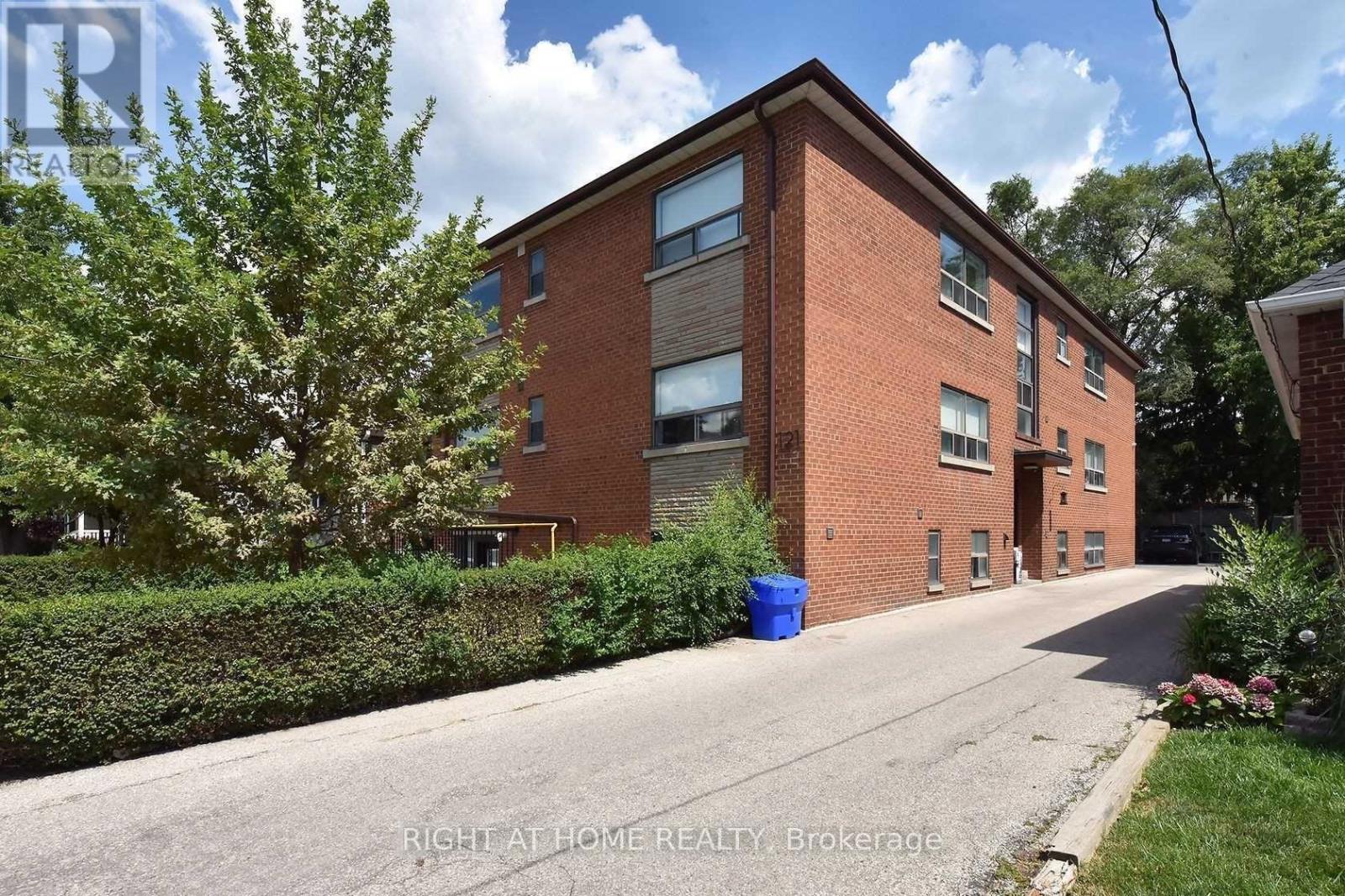 121 FOURTH STREET, Toronto, Ontario