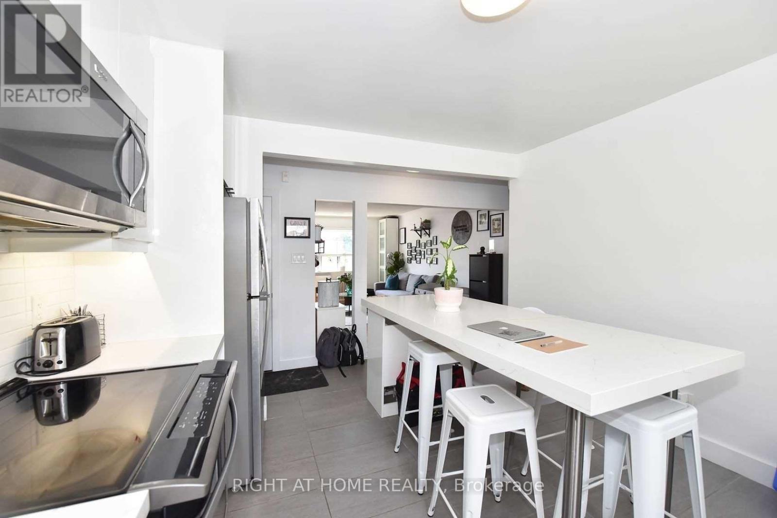 121 Fourth Street, Toronto, Ontario  M8V 2Y6 - Photo 10 - W12450015