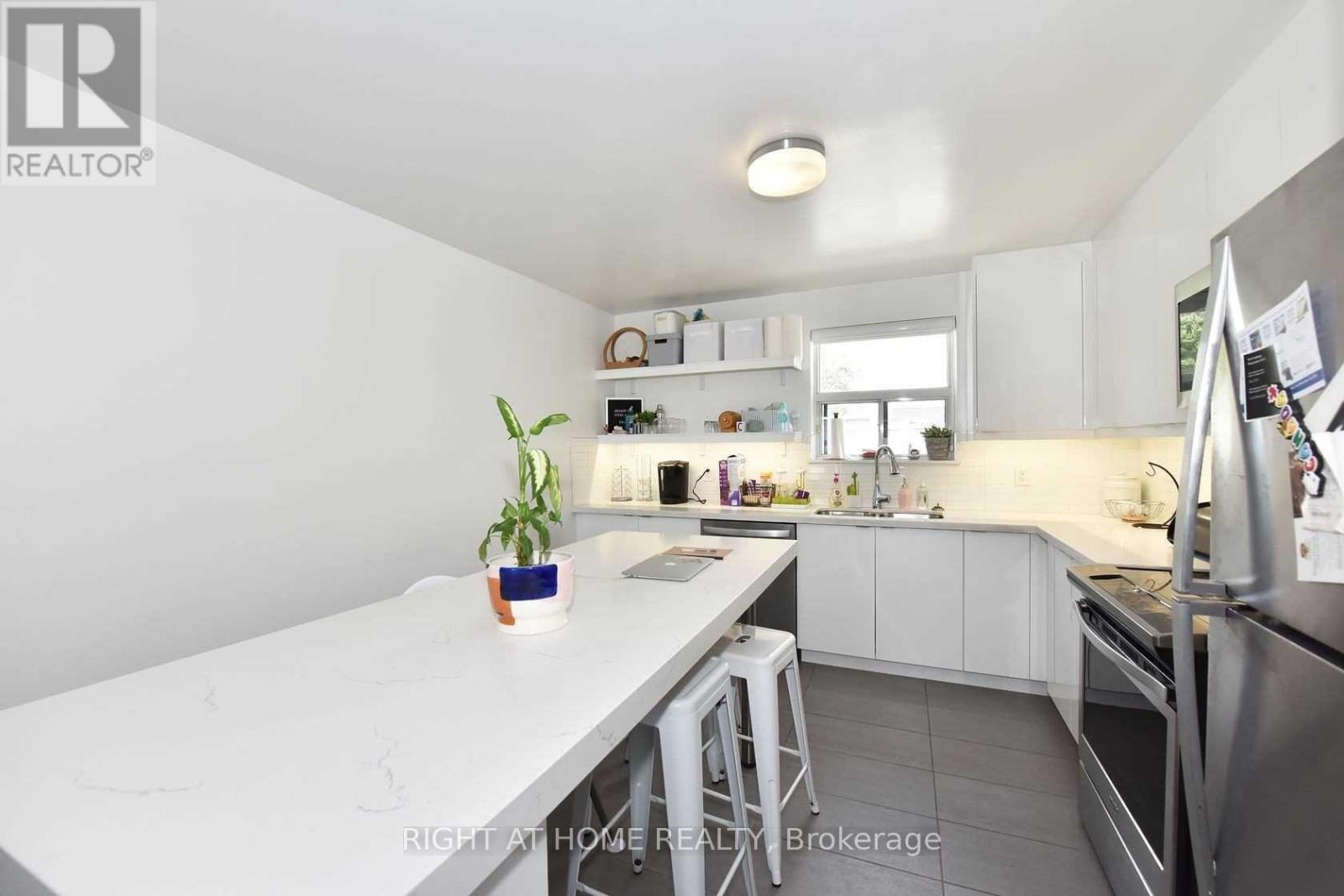 121 Fourth Street, Toronto, Ontario  M8V 2Y6 - Photo 11 - W12450015