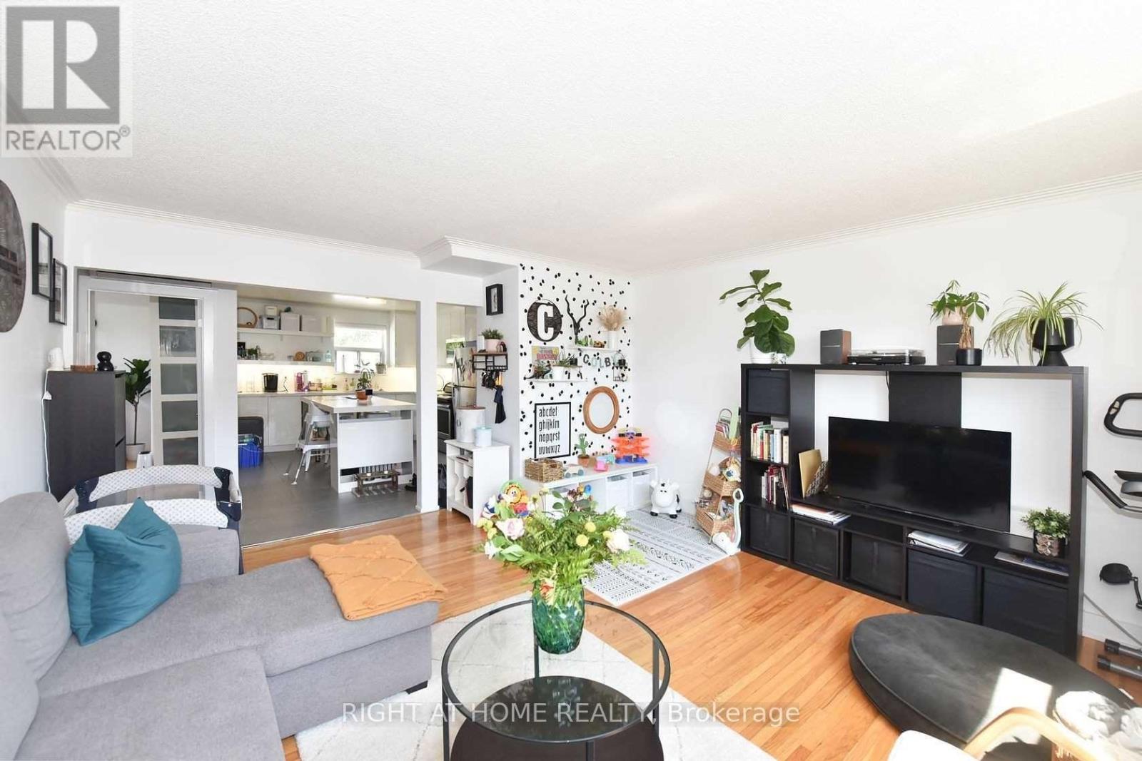 121 Fourth Street, Toronto, Ontario  M8V 2Y6 - Photo 14 - W12450015