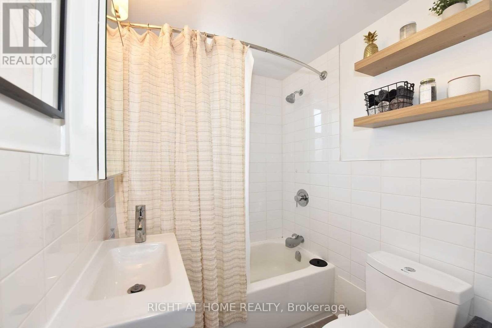121 Fourth Street, Toronto, Ontario  M8V 2Y6 - Photo 17 - W12450015