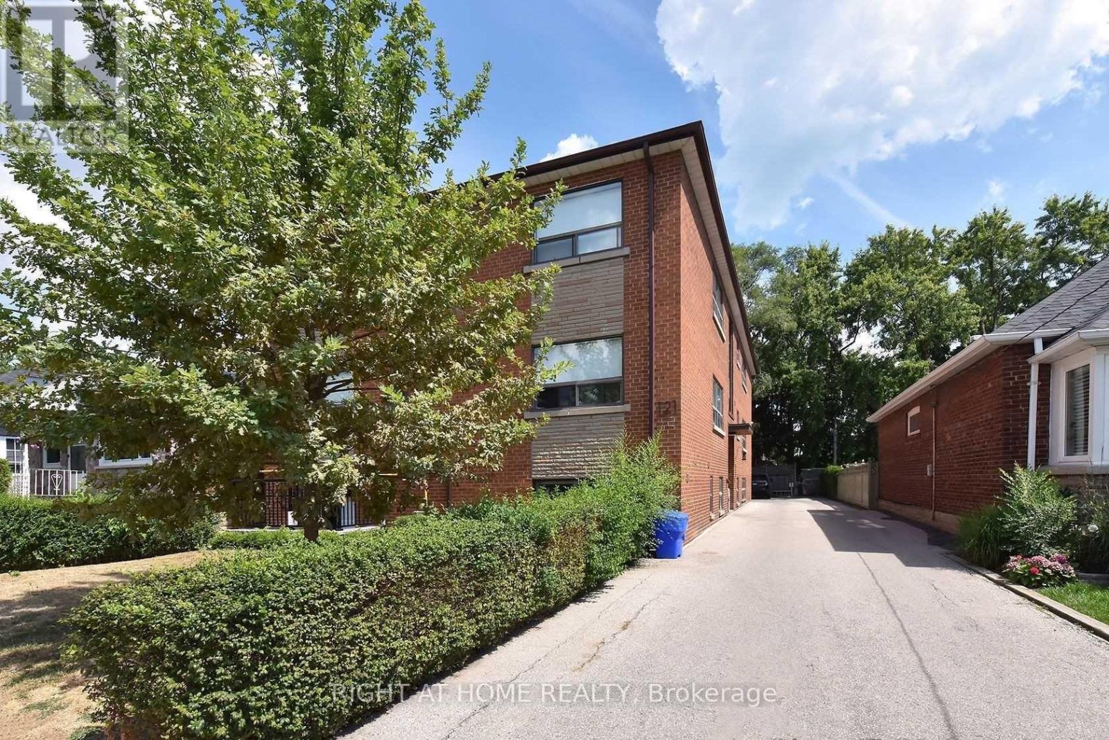 121 Fourth Street, Toronto, Ontario  M8V 2Y6 - Photo 2 - W12450015