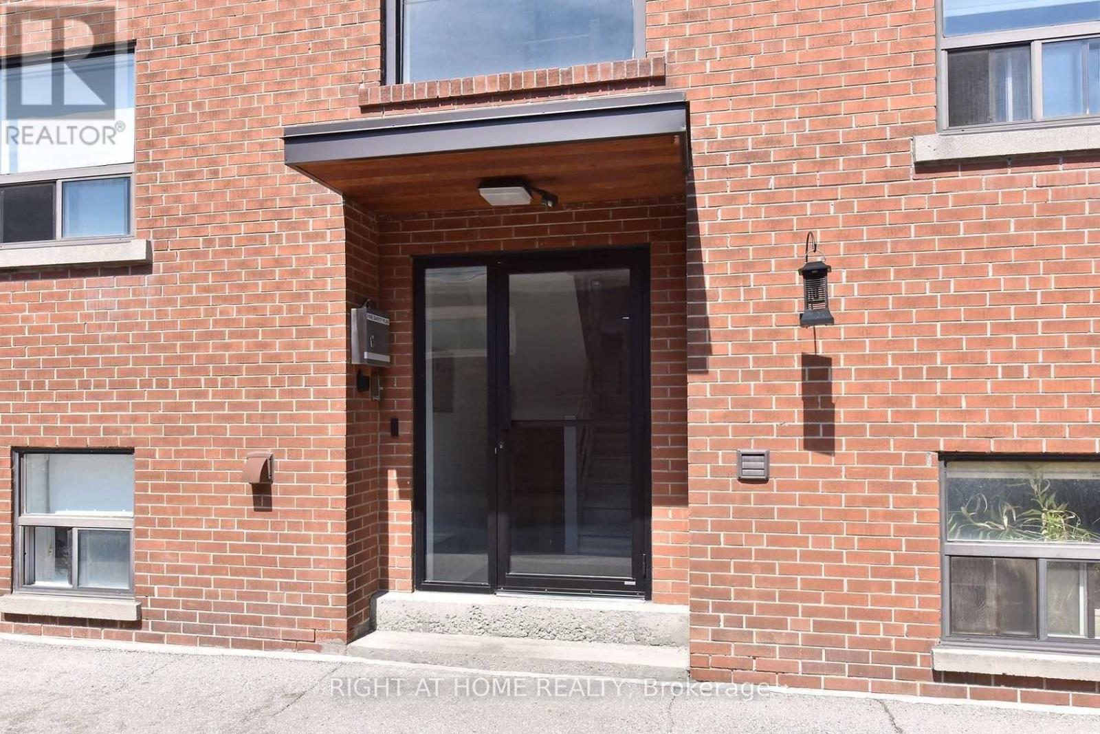121 Fourth Street, Toronto, Ontario  M8V 2Y6 - Photo 3 - W12450015
