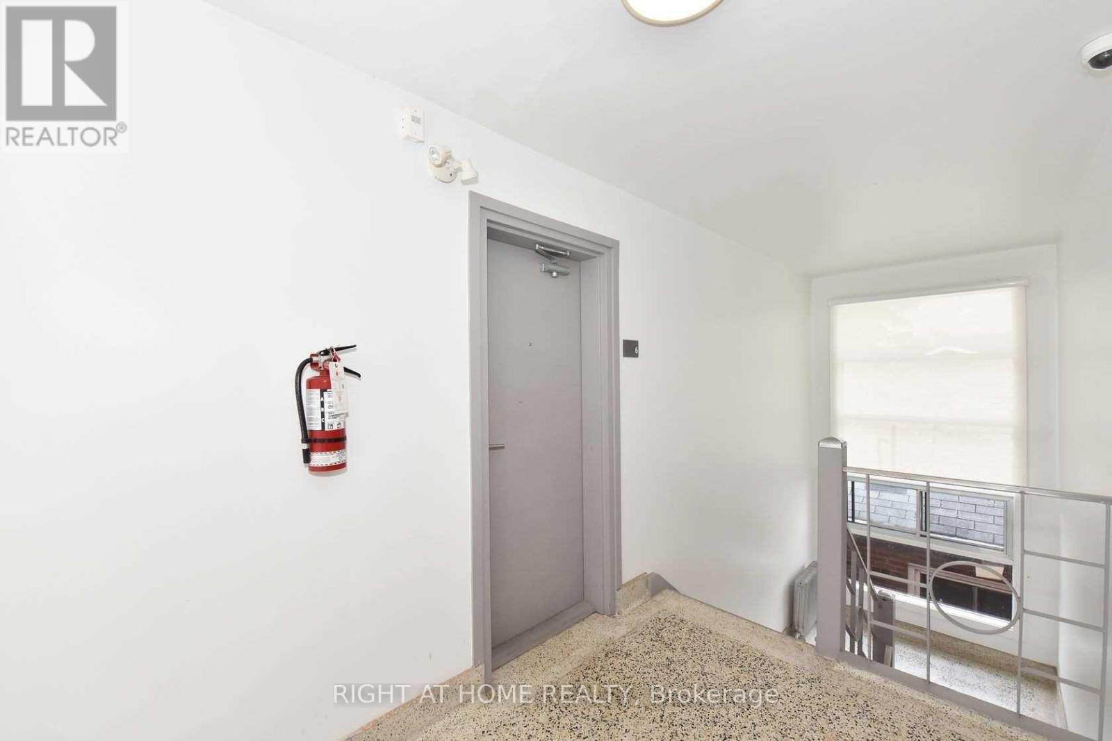 121 Fourth Street, Toronto, Ontario  M8V 2Y6 - Photo 6 - W12450015