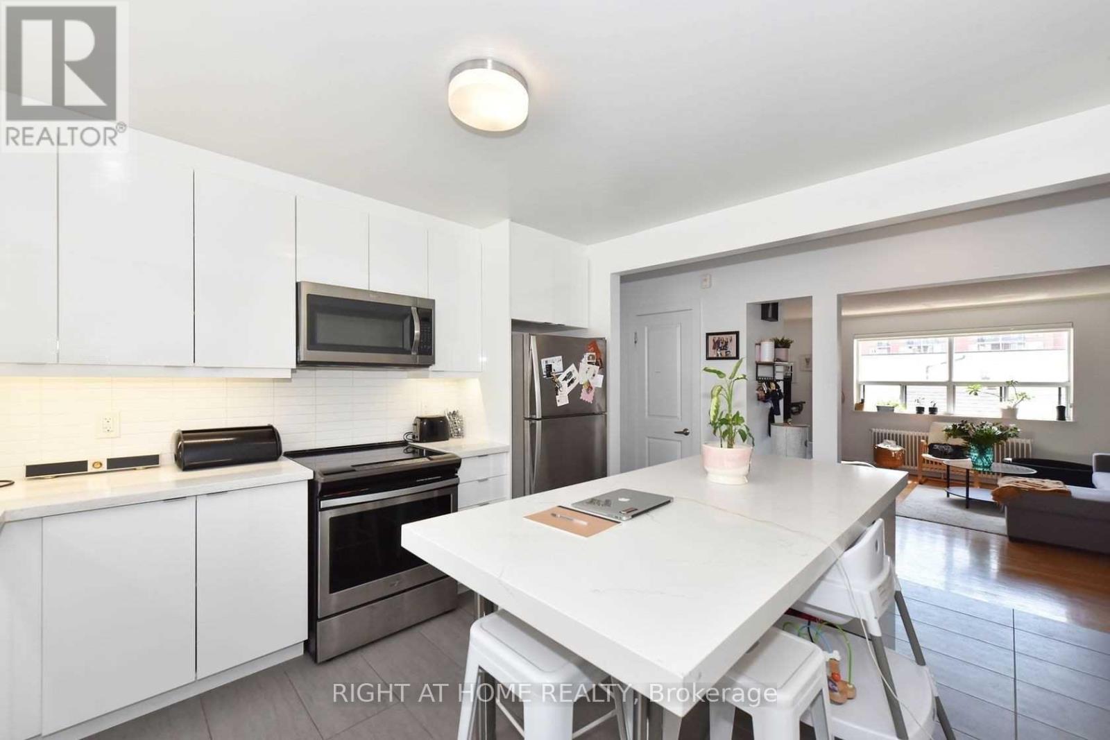 121 Fourth Street, Toronto, Ontario  M8V 2Y6 - Photo 8 - W12450015