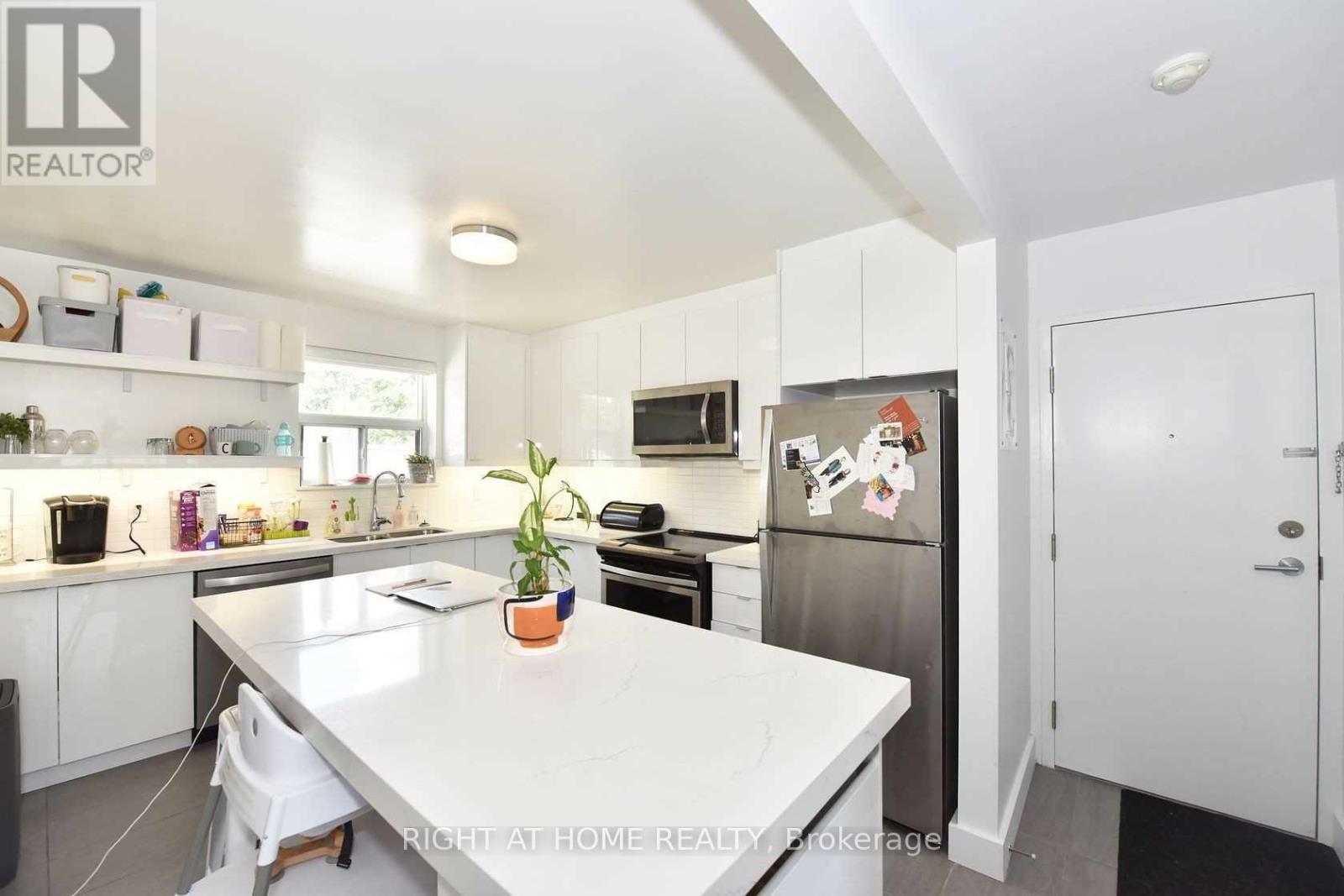 121 Fourth Street, Toronto, Ontario  M8V 2Y6 - Photo 9 - W12450015