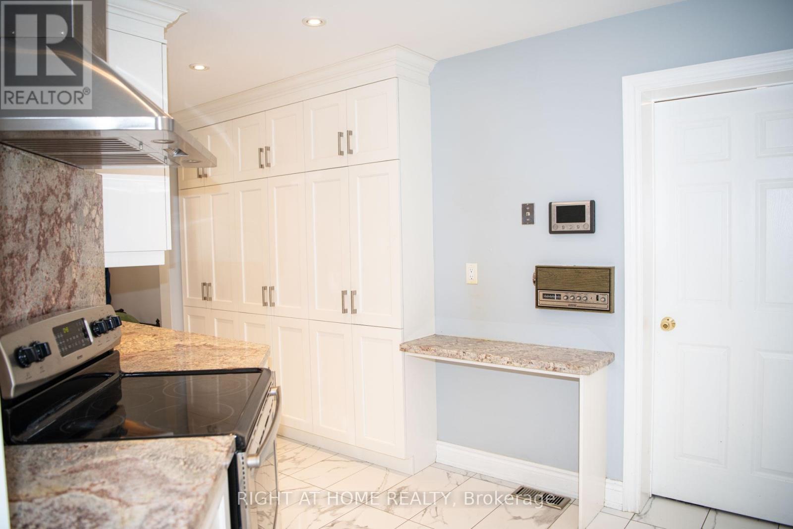 348 Nahani Way, Mississauga, Ontario  L4Z 3B4 - Photo 19 - W12450021
