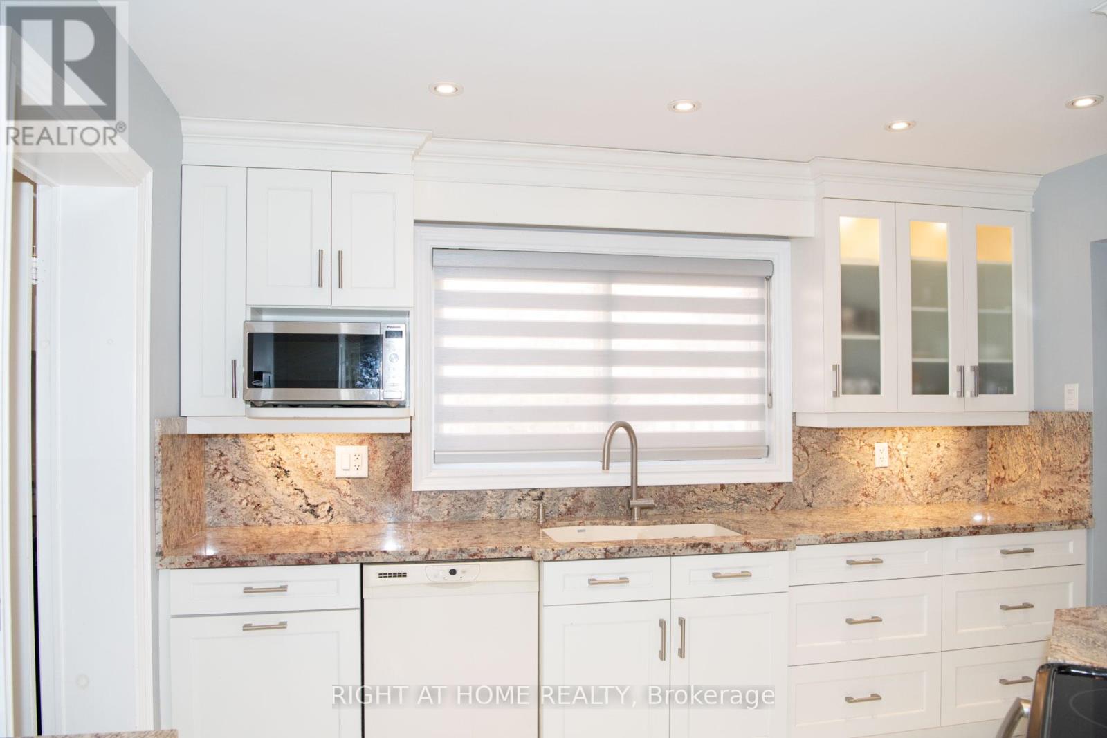 348 Nahani Way, Mississauga, Ontario  L4Z 3B4 - Photo 22 - W12450021