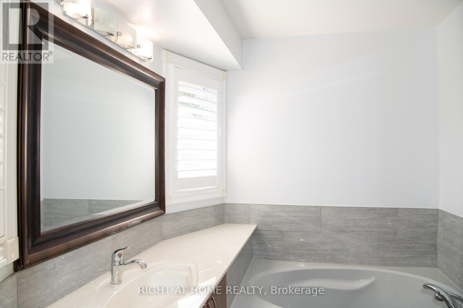 348 Nahani Way, Mississauga, Ontario  L4Z 3B4 - Photo 32 - W12450021