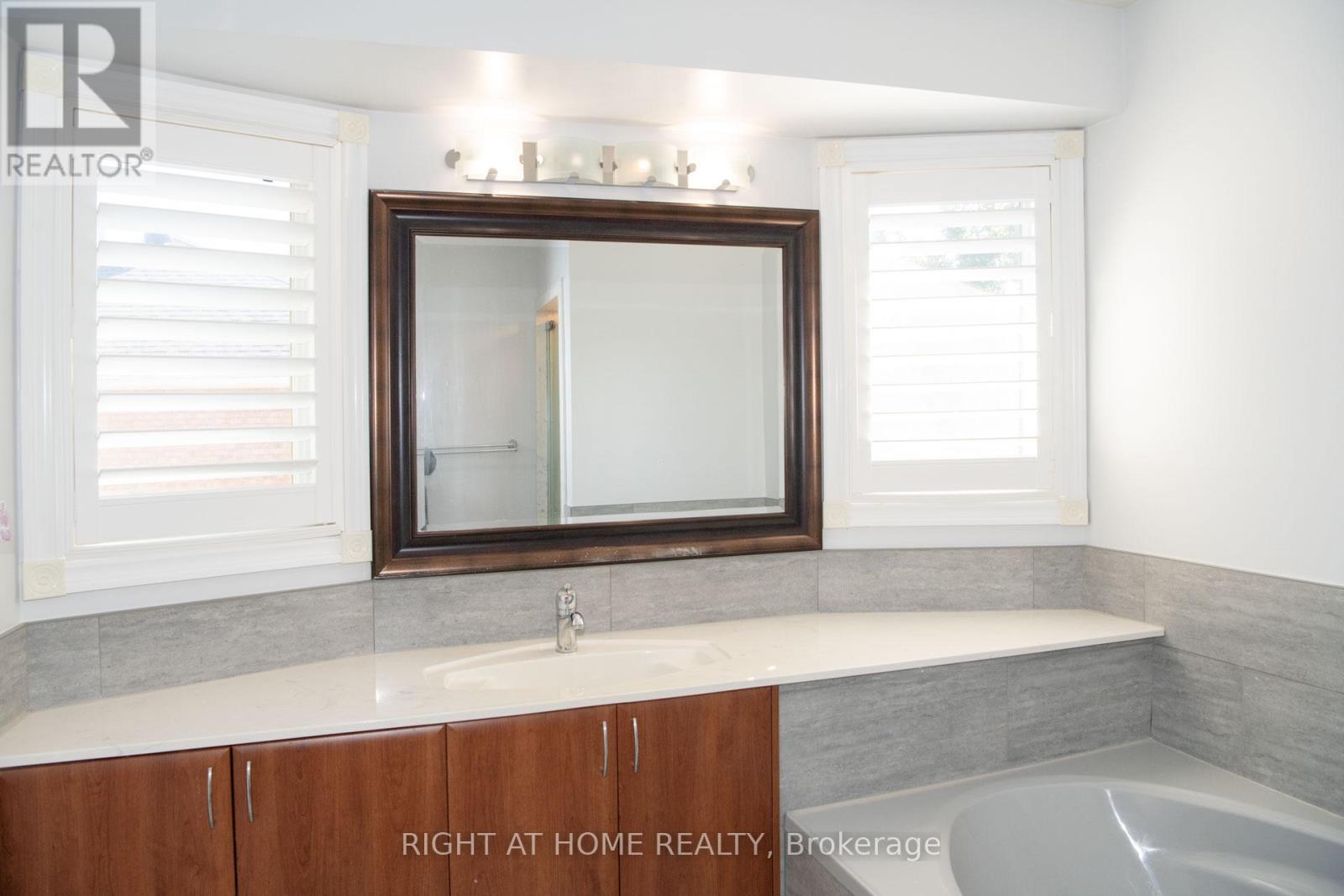 348 Nahani Way, Mississauga, Ontario  L4Z 3B4 - Photo 33 - W12450021