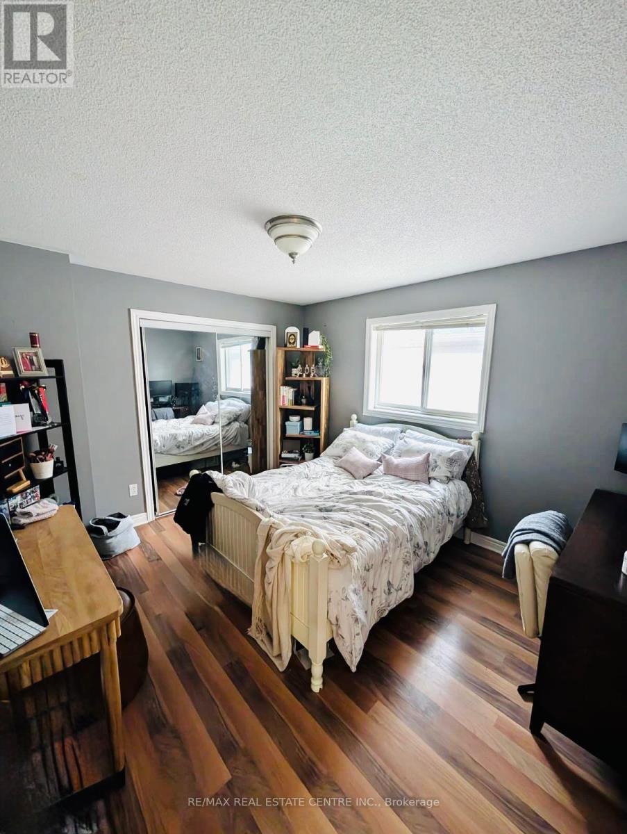 169 Cooke Crescent, Milton, Ontario  L9T 6E5 - Photo 13 - W12450025
