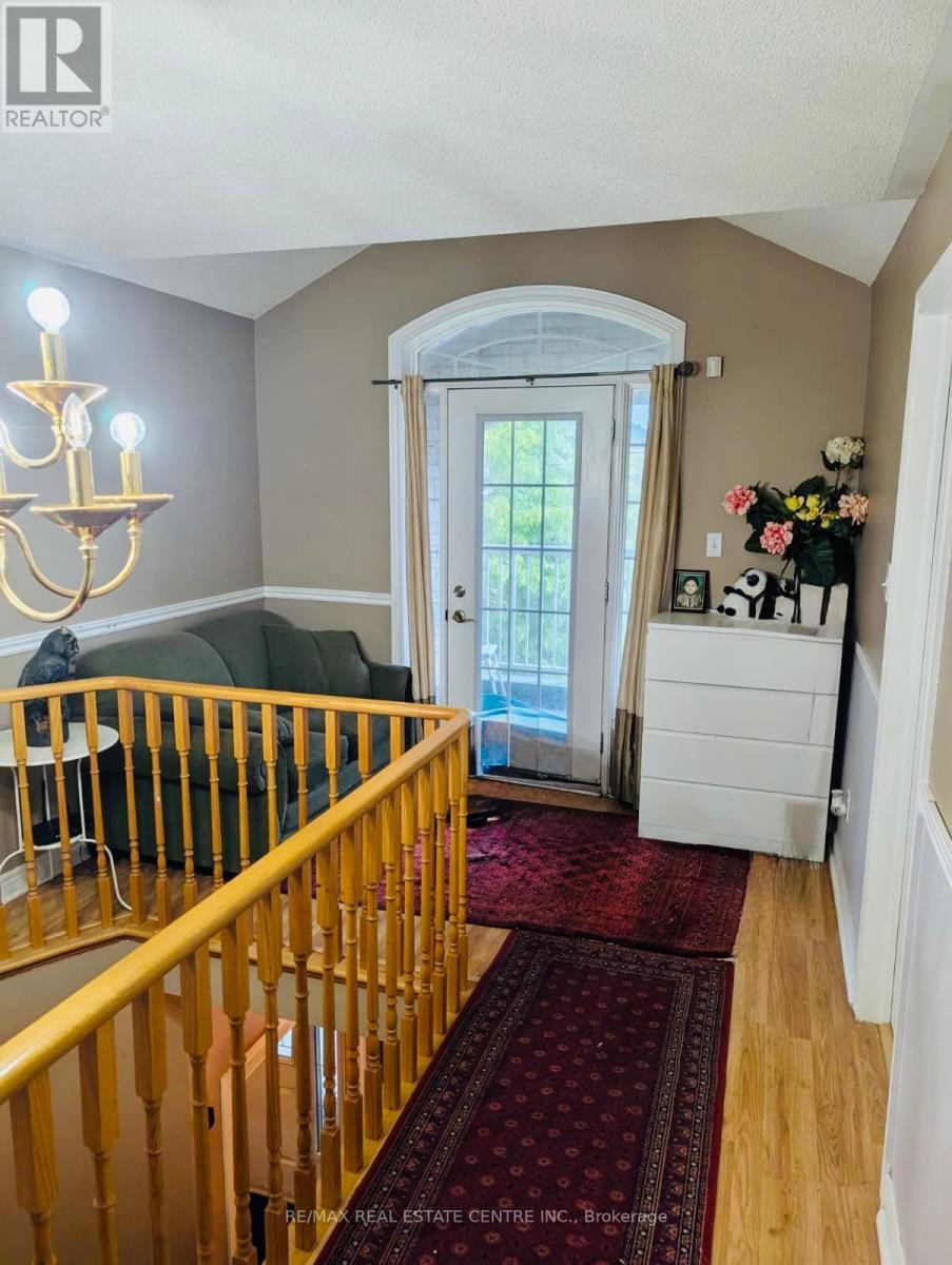 169 Cooke Crescent, Milton, Ontario  L9T 6E5 - Photo 15 - W12450025