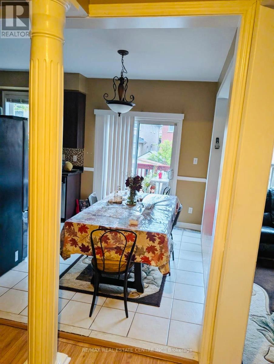 169 Cooke Crescent, Milton, Ontario  L9T 6E5 - Photo 3 - W12450025