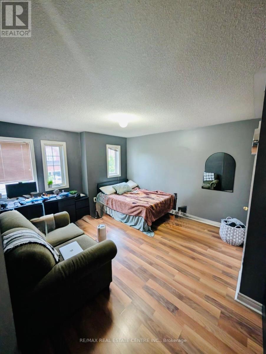 169 Cooke Crescent, Milton, Ontario  L9T 6E5 - Photo 9 - W12450025