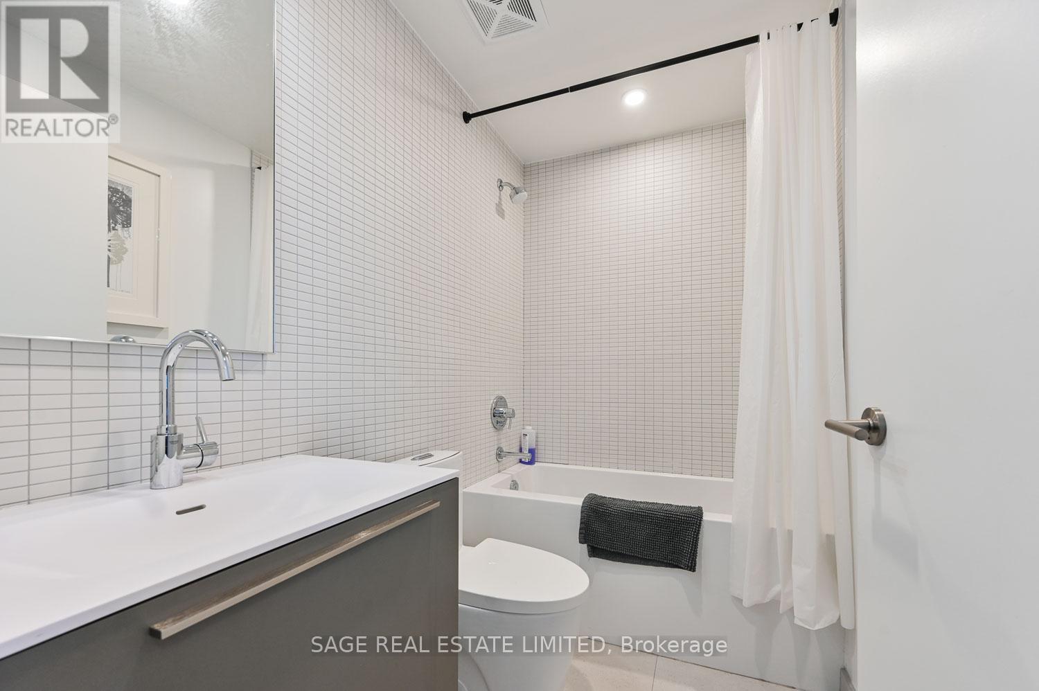 811 - 2720 Dundas Street W, Toronto, Ontario  M6P 1Y2 - Photo 12 - W12450031