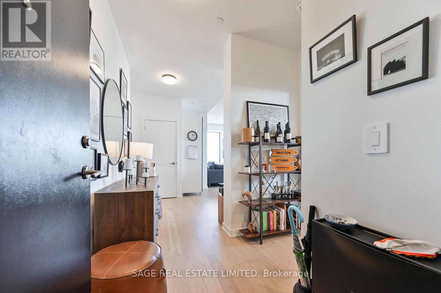 811 - 2720 Dundas Street W, Toronto, Ontario  M6P 1Y2 - Photo 2 - W12450031