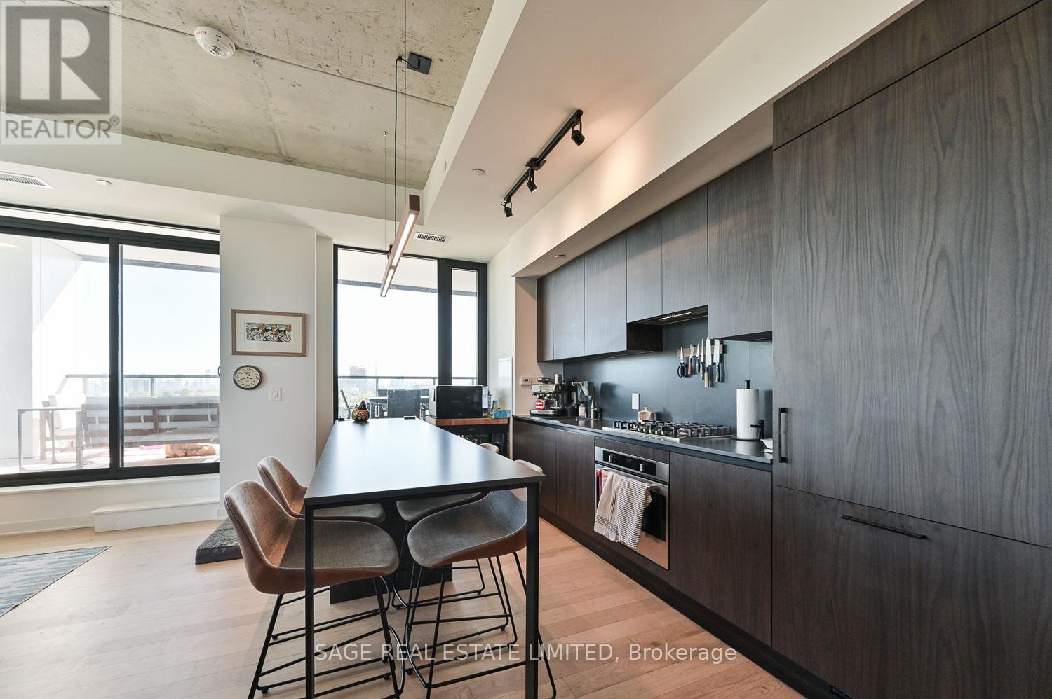 811 - 2720 Dundas Street W, Toronto, Ontario  M6P 1Y2 - Photo 3 - W12450031