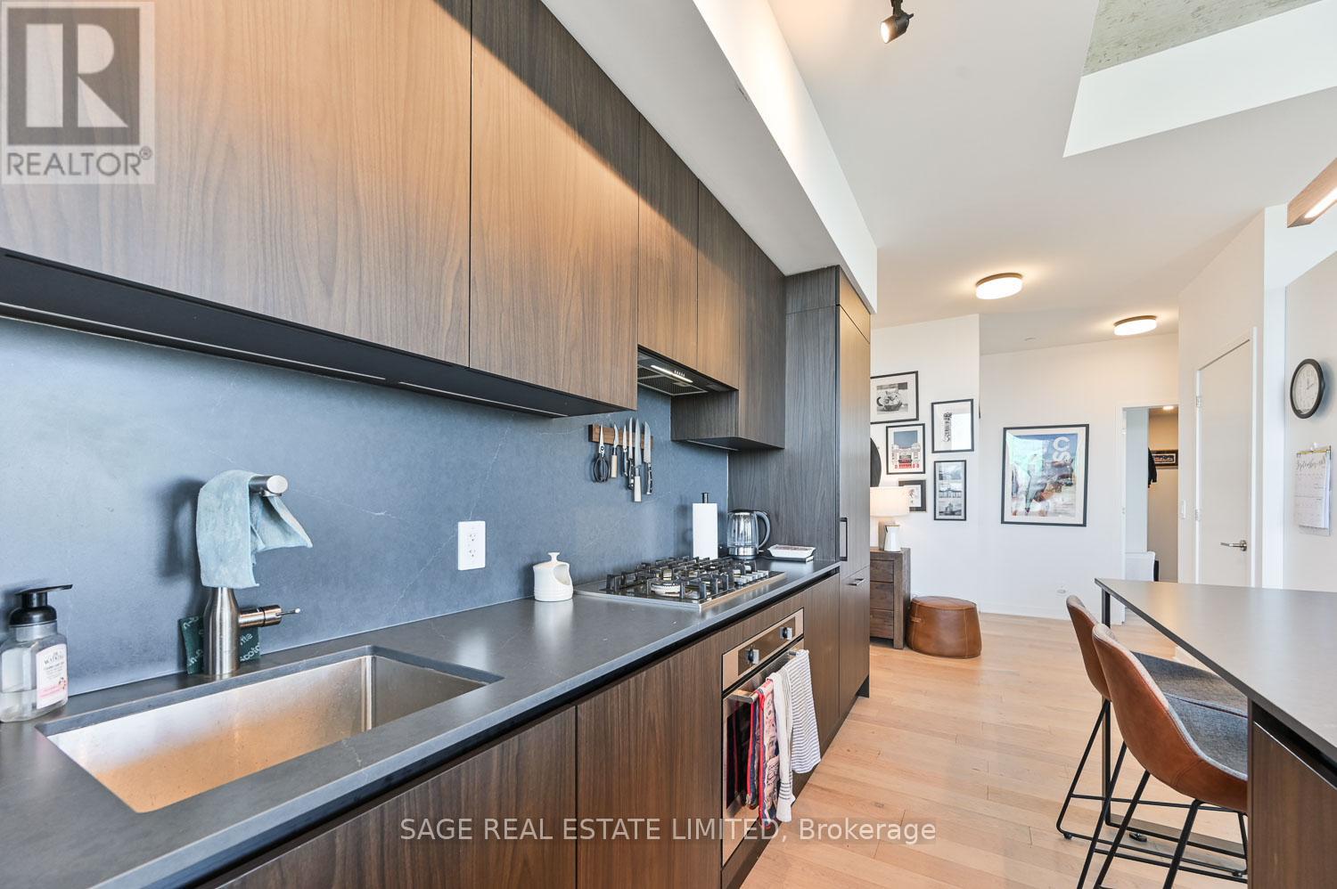 811 - 2720 Dundas Street W, Toronto, Ontario  M6P 1Y2 - Photo 4 - W12450031