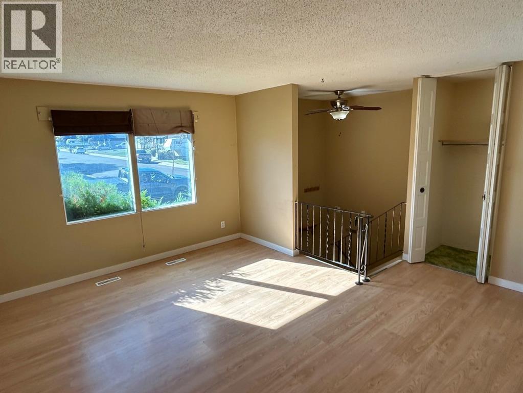 114 Eagle Road N, Lethbridge, Alberta  T1H 4S6 - Photo 2 - A2259276