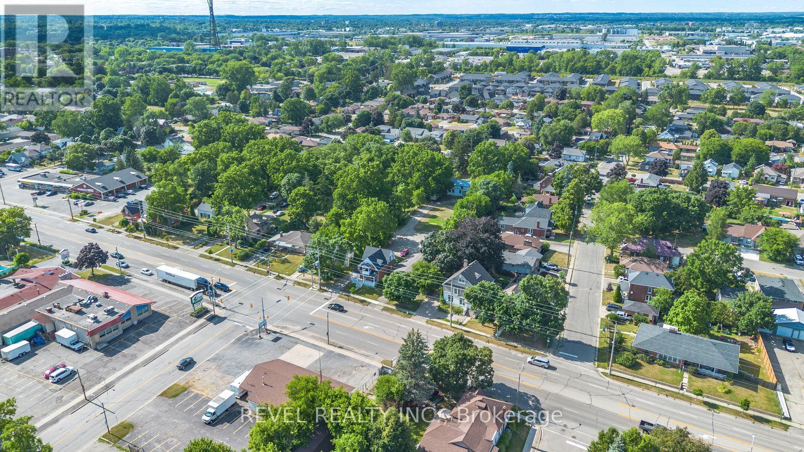 816 Colborne Street E, Brantford, Ontario  N3S 3S4 - Photo 2 - X12449901