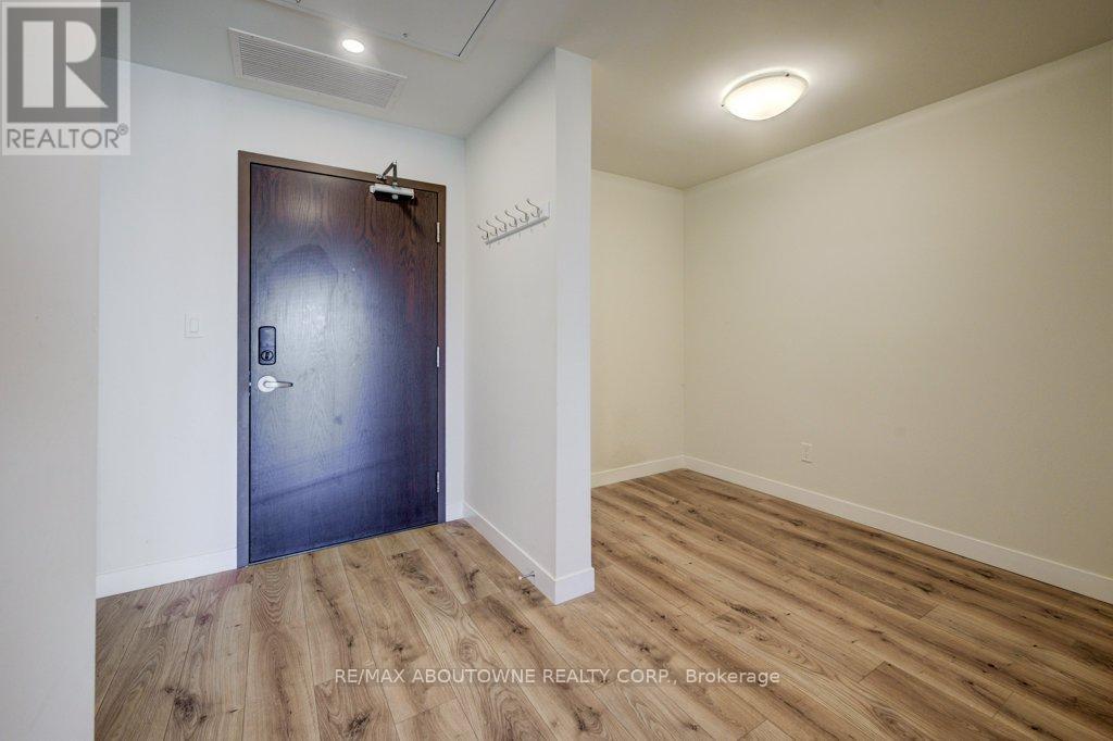 903 - 60 Frederick Street, Kitchener, Ontario  N2H 0C7 - Photo 4 - X12449917