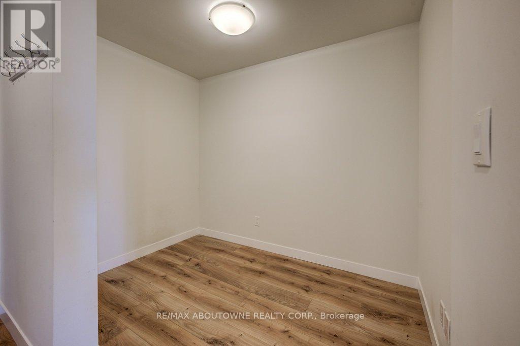 903 - 60 Frederick Street, Kitchener, Ontario  N2H 0C7 - Photo 5 - X12449917