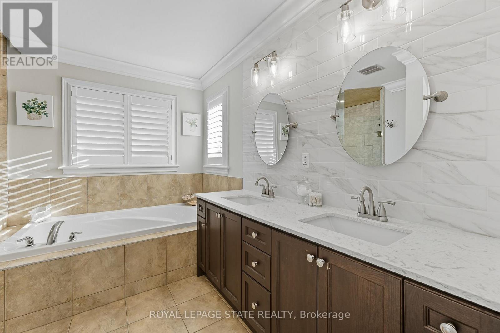 15 Morning Mist Drive, Hamilton (Sheldon), Ontario  L9B 0E5 - Photo 22 - X12449932