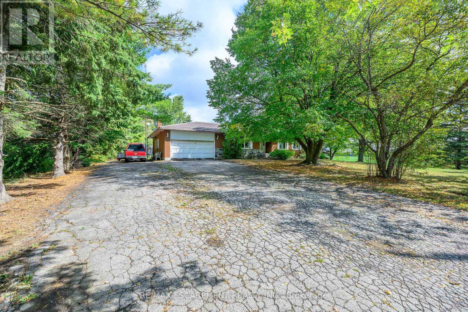 757 4th Line, Haldimand, Ontario  N3W 2B1 - Photo 17 - X12449938
