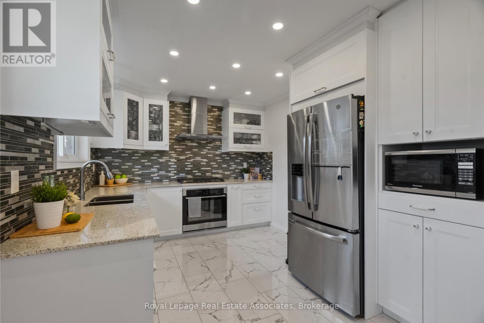 116 Boston Crescent, Hamilton, Ontario  L8T 4N2 - Photo 3 - X12450003