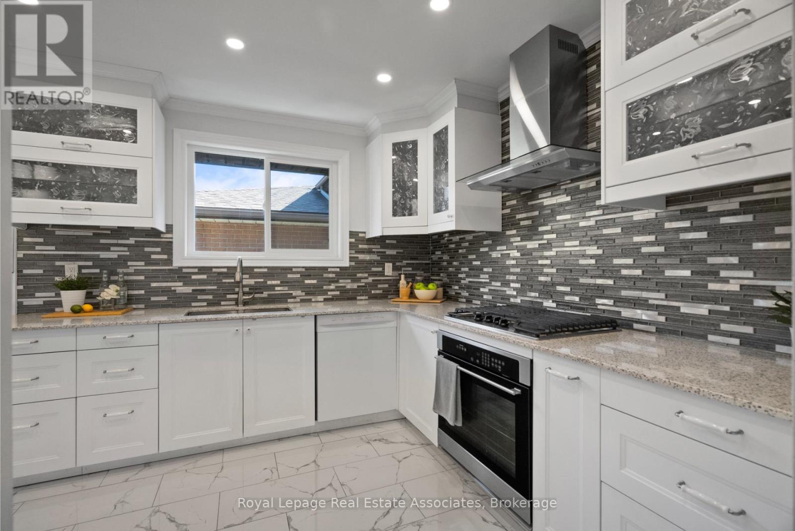 116 Boston Crescent, Hamilton, Ontario  L8T 4N2 - Photo 9 - X12450003