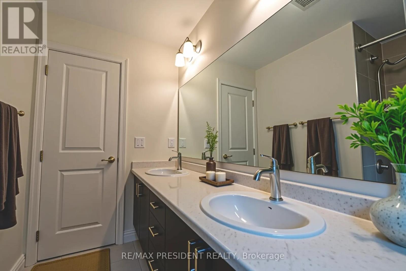 36 Blackburn Street, Cambridge, Ontario  N1S 0E1 - Photo 9 - X12450013