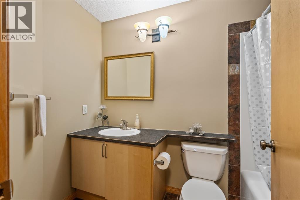 120 Simcoe Close Sw, Calgary, Alberta  T3H 4N3 - Photo 27 - A2262709
