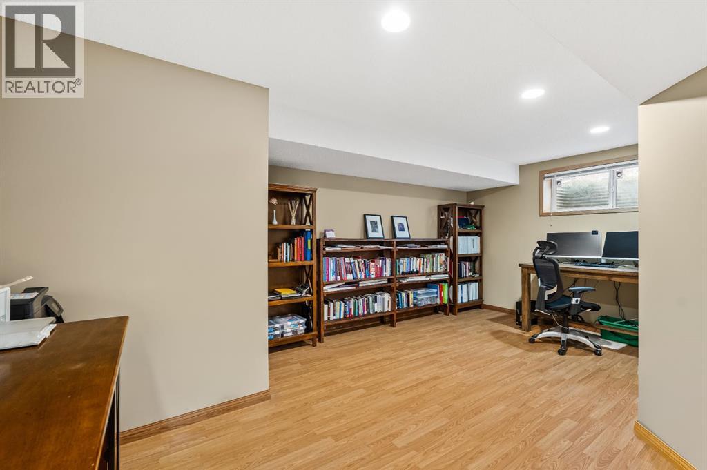 120 Simcoe Close Sw, Calgary, Alberta  T3H 4N3 - Photo 28 - A2262709