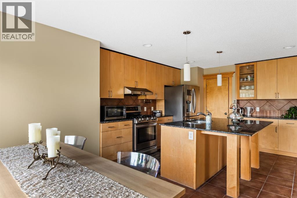 120 Simcoe Close Sw, Calgary, Alberta  T3H 4N3 - Photo 8 - A2262709