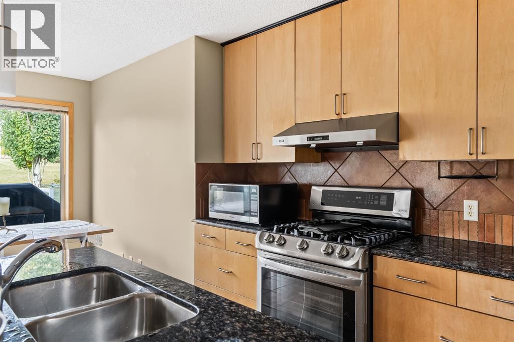 120 Simcoe Close Sw, Calgary, Alberta  T3H 4N3 - Photo 9 - A2262709