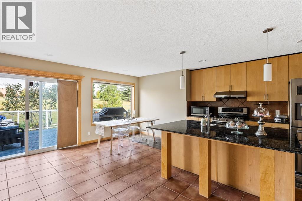 120 Simcoe Close Sw, Calgary, Alberta  T3H 4N3 - Photo 10 - A2262709