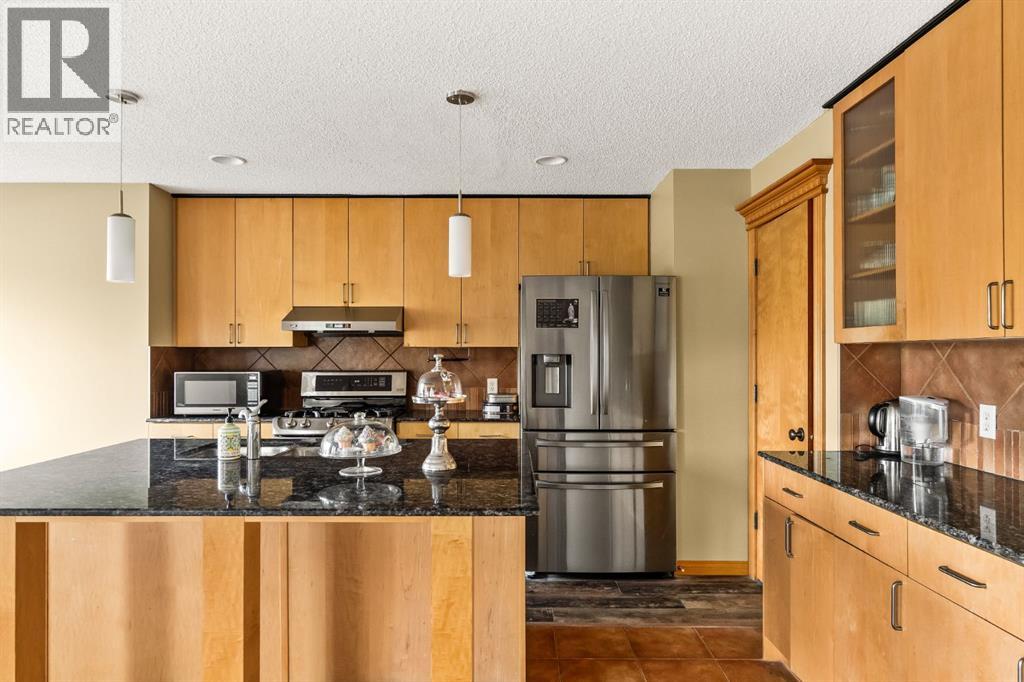 120 Simcoe Close Sw, Calgary, Alberta  T3H 4N3 - Photo 7 - A2262709