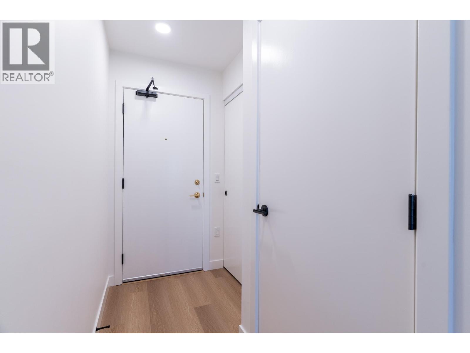 616 215 Mcbay Lane, Coquitlam, British Columbia  V3K 0H7 - Photo 3 - R3056022