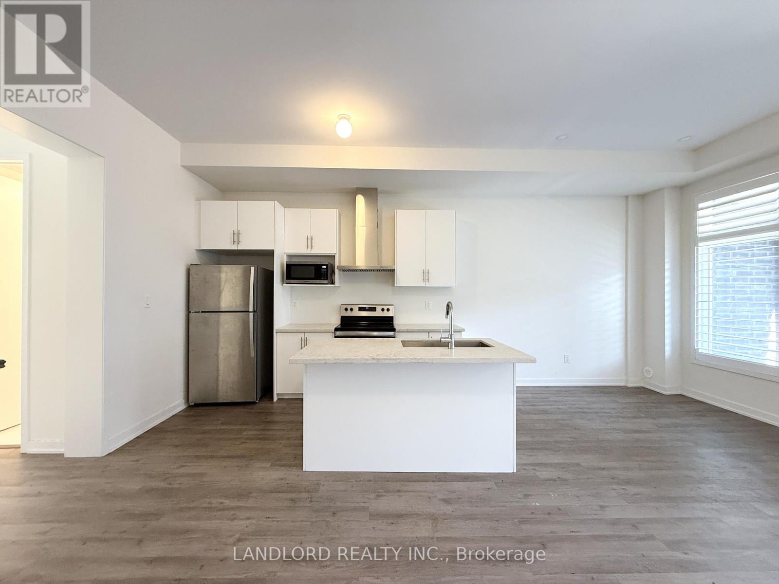 44 Armillo Place, Markham, Ontario  L6E 0V4 - Photo 5 - N12432088