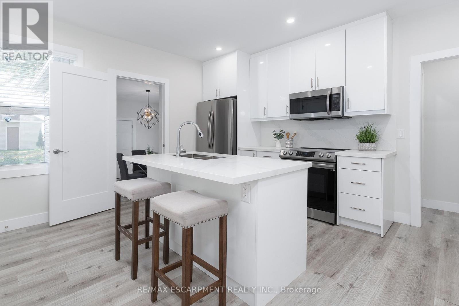 2546 Wilson Street, Hamilton, Ontario  L0R 1A0 - Photo 10 - X12412612