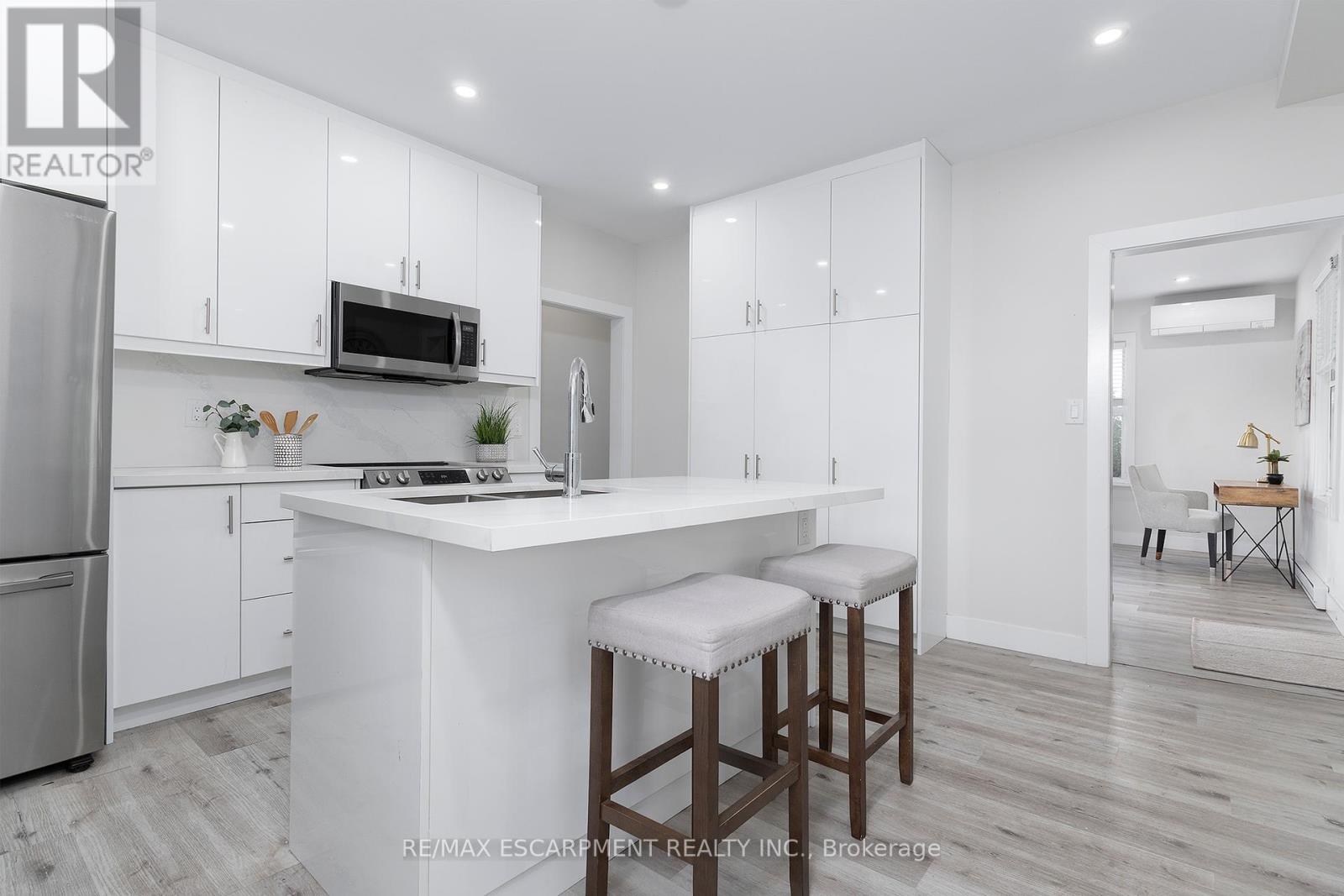2546 Wilson Street, Hamilton, Ontario  L0R 1A0 - Photo 9 - X12412612